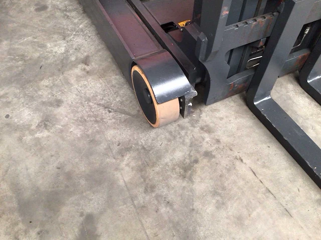 2015 linde r14-01 reach truck - afbeelding 8 van  17