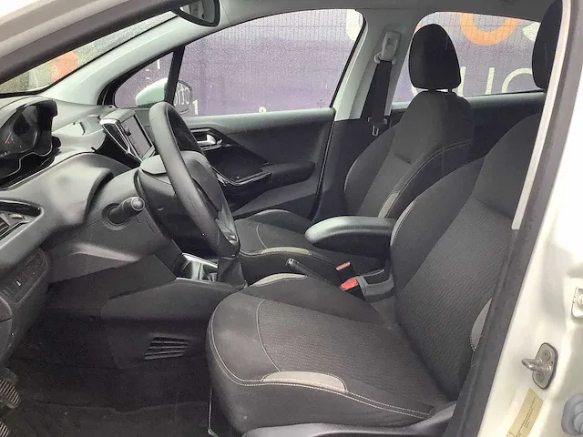 2015 peugeot 208 personenauto - afbeelding 14 van  18