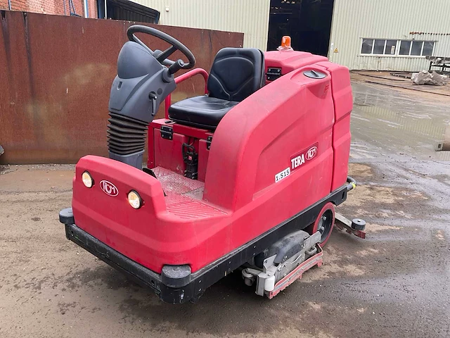 2015 rcm tera 1102r zelfrijdende veegmachine - afbeelding 1 van  16