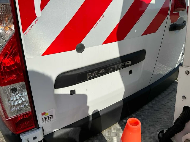 2015 renault master t35 233 dci l1h2 dci 125hoogwerker bedrijfswagen - afbeelding 24 van  32