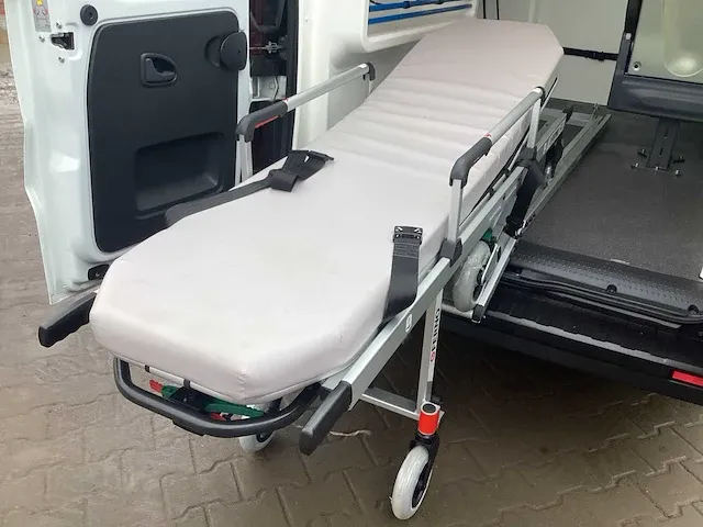 2015 renault trafic ambulance (nieuw/ongebruikt) - afbeelding 28 van  29