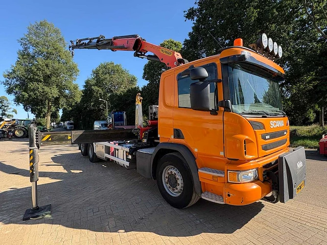 2015 scania p410 vrachtwagen met palfinger laadkraan en haakarm 19-bgf-3 - afbeelding 2 van  24