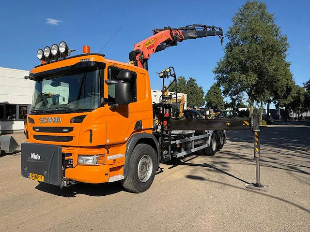 2015 scania p410 vrachtwagen met palfinger laadkraan en haakarm 19-bgf-3 - afbeelding 1 van  24