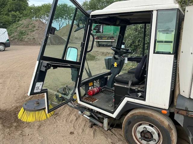 2015 schmidt swingo 200 veegzuigwagen - afbeelding 24 van  58