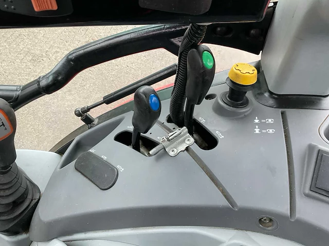2015 steyr 4075 kompact vierwielaangedreven landbouwtractor met ransomes kooimaaier. - afbeelding 22 van  57