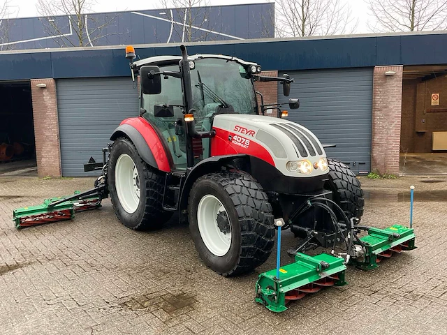 2015 steyr 4075 kompact vierwielaangedreven landbouwtractor met ransomes kooimaaier. - afbeelding 12 van  57