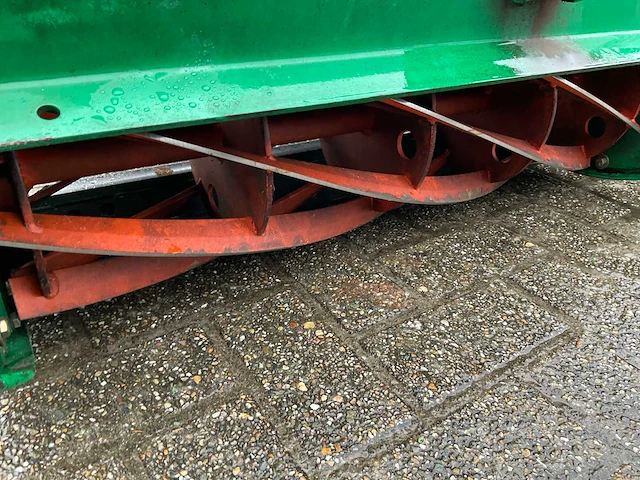 2015 steyr 4075 kompact vierwielaangedreven landbouwtractor met ransomes kooimaaier. - afbeelding 36 van  57