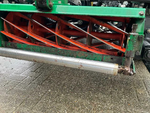 2015 steyr 4075 kompact vierwielaangedreven landbouwtractor met ransomes kooimaaier. - afbeelding 39 van  57