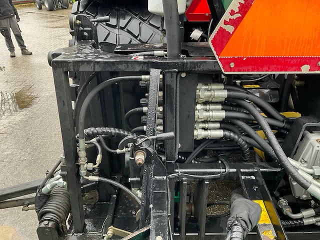 2015 steyr 4075 kompact vierwielaangedreven landbouwtractor met ransomes kooimaaier. - afbeelding 42 van  57