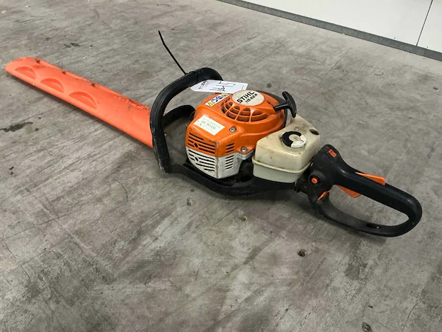 2015 stihl hs82r heggenschaar - afbeelding 1 van  5