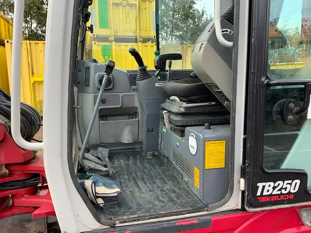2015 takeuchi tb250 minigraafmachine - afbeelding 18 van  37