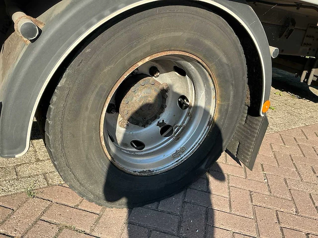2015 volvo 250 vrachtwagen met gesloten opbouw - afbeelding 2 van  98