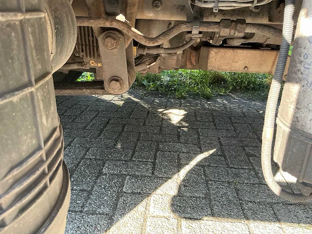 2015 volvo 250 vrachtwagen met gesloten opbouw - afbeelding 19 van  98