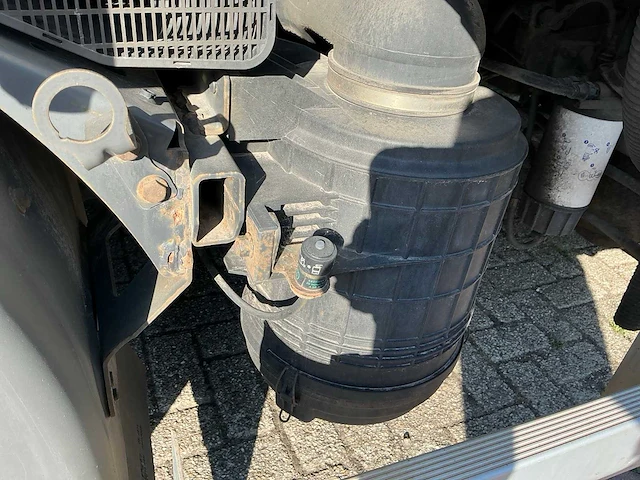 2015 volvo 250 vrachtwagen met gesloten opbouw - afbeelding 20 van  98