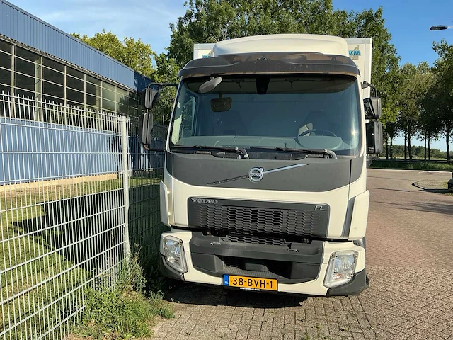 2015 volvo 250 vrachtwagen met gesloten opbouw - afbeelding 12 van  98