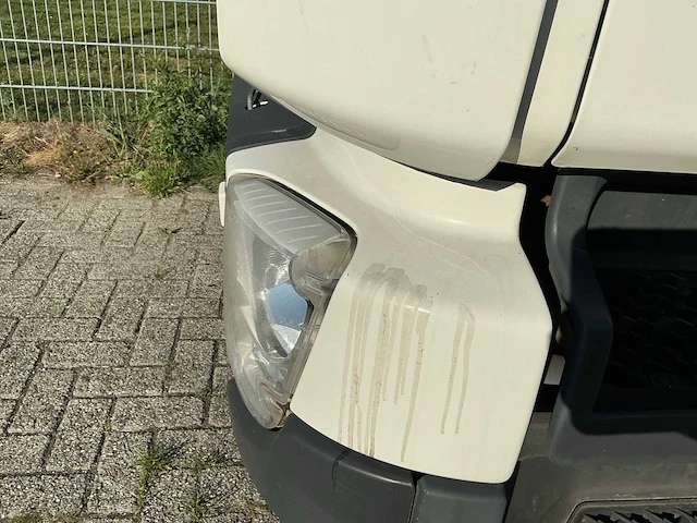 2015 volvo 250 vrachtwagen met gesloten opbouw - afbeelding 25 van  98