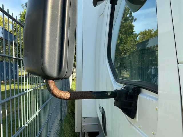 2015 volvo 250 vrachtwagen met gesloten opbouw - afbeelding 37 van  98