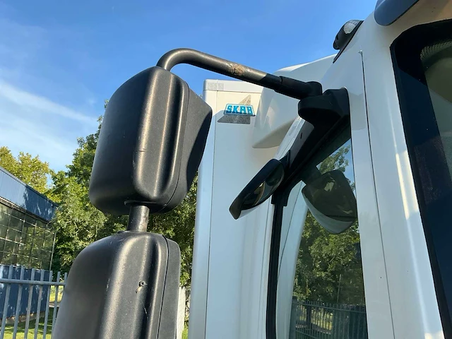 2015 volvo 250 vrachtwagen met gesloten opbouw - afbeelding 38 van  98