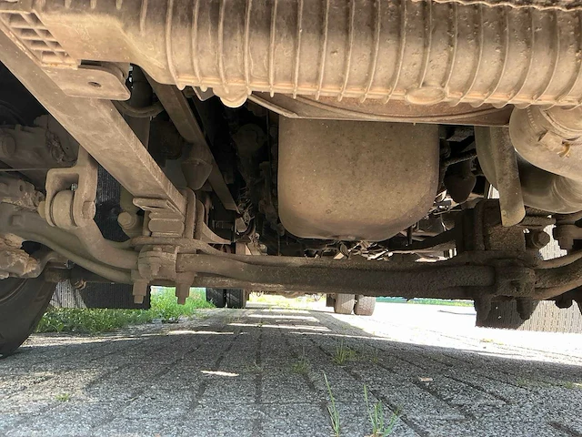 2015 volvo 250 vrachtwagen met gesloten opbouw - afbeelding 40 van  98