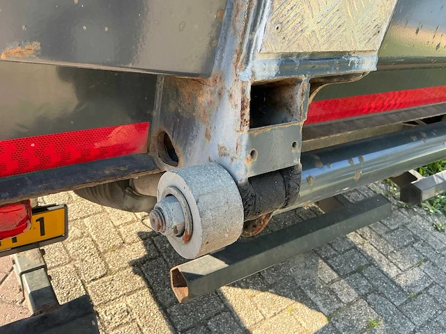 2015 volvo 250 vrachtwagen met gesloten opbouw - afbeelding 44 van  98