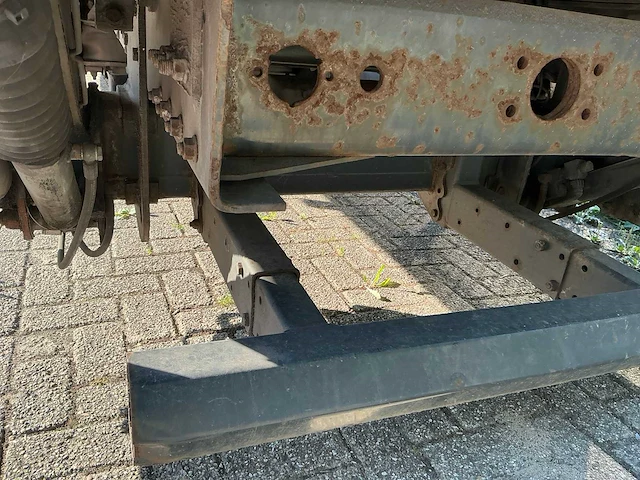 2015 volvo 250 vrachtwagen met gesloten opbouw - afbeelding 46 van  98