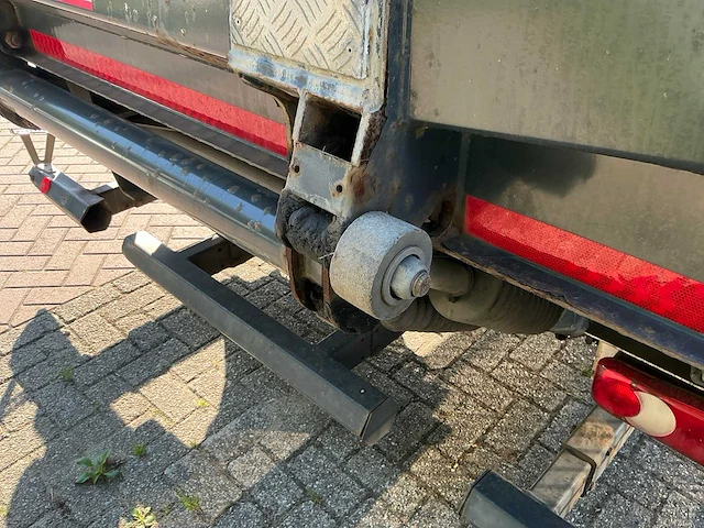 2015 volvo 250 vrachtwagen met gesloten opbouw - afbeelding 49 van  98