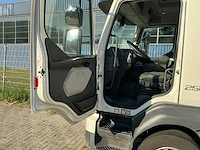2015 volvo 250 vrachtwagen met gesloten opbouw - afbeelding 55 van  98