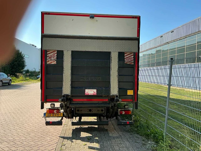 2015 volvo 250 vrachtwagen met gesloten opbouw - afbeelding 45 van  98
