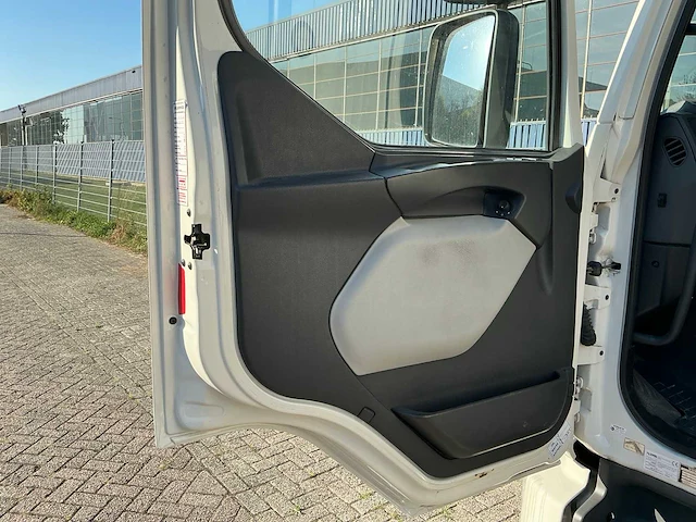 2015 volvo 250 vrachtwagen met gesloten opbouw - afbeelding 57 van  98