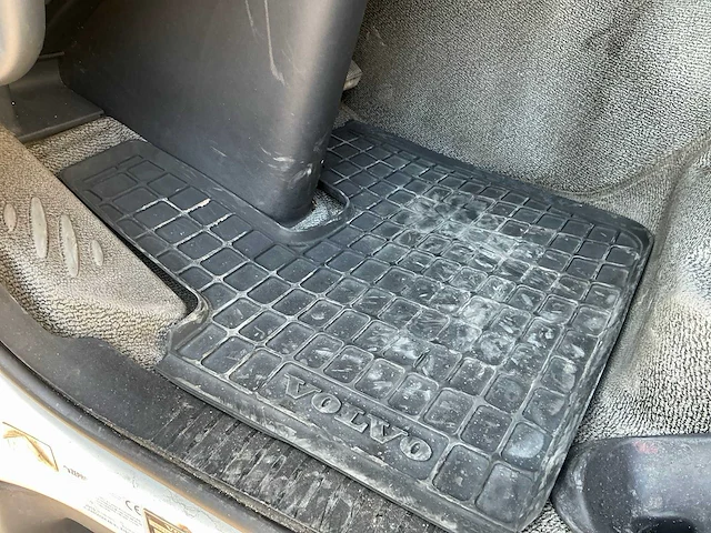 2015 volvo 250 vrachtwagen met gesloten opbouw - afbeelding 60 van  98