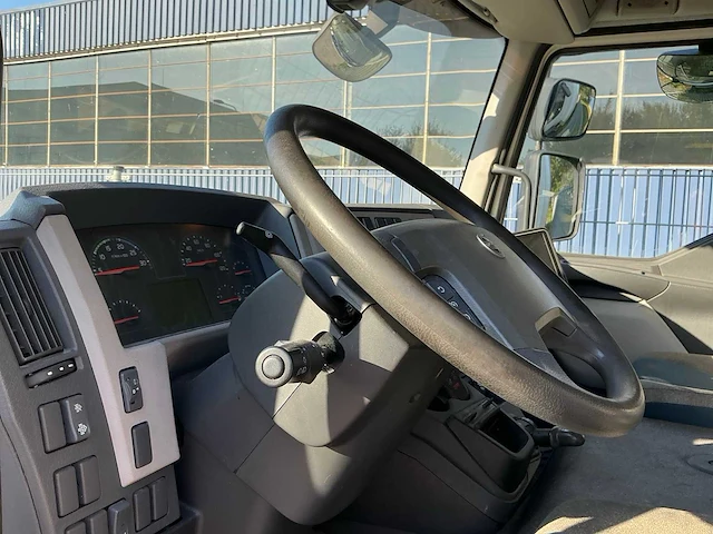 2015 volvo 250 vrachtwagen met gesloten opbouw - afbeelding 63 van  98
