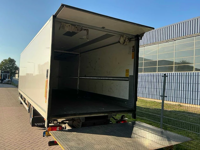2015 volvo 250 vrachtwagen met gesloten opbouw - afbeelding 76 van  98