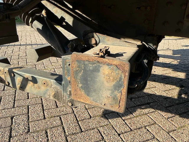 2015 volvo 250 vrachtwagen met gesloten opbouw - afbeelding 77 van  98