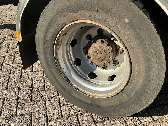 2015 volvo 250 vrachtwagen met gesloten opbouw - afbeelding 81 van  98