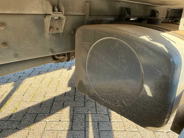2015 volvo 250 vrachtwagen met gesloten opbouw - afbeelding 84 van  98