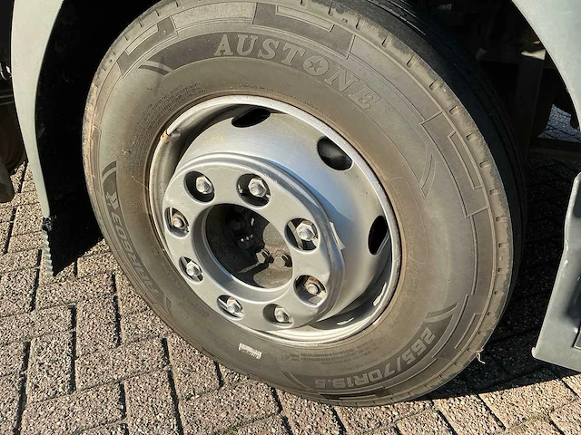 2015 volvo 250 vrachtwagen met gesloten opbouw - afbeelding 92 van  98