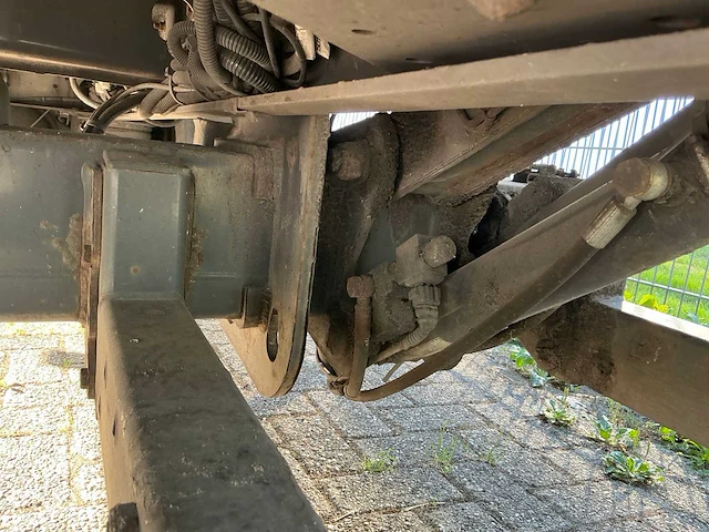 2015 volvo 250 vrachtwagen met gesloten opbouw - afbeelding 51 van  98