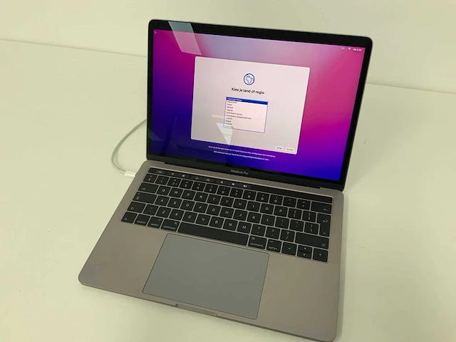2016 - apple - 13-inch macbook pro mlh12n/a - laptop - afbeelding 1 van  4