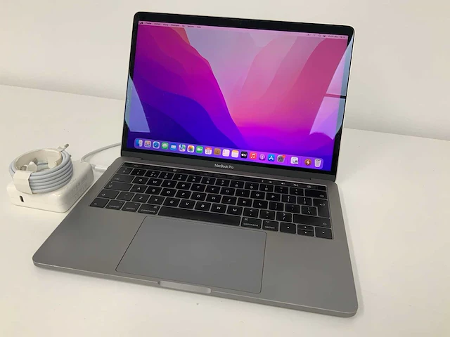 2016 apple a1706 13-inch macbook pro mlh12n/a laptop - afbeelding 1 van  5