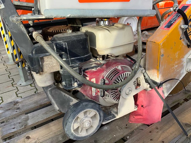 2016 cedima cf-1020-b asfaltzaagmachine / betonzaagmachine - afbeelding 8 van  9