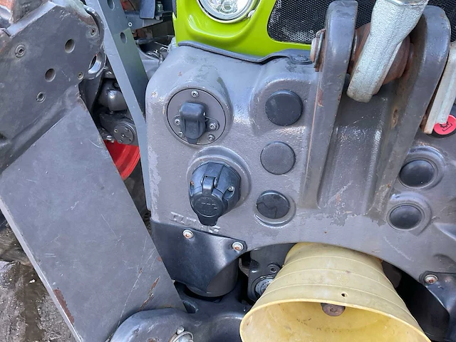 2016 claas 640 arion vierwielaangedreven landbouwtractor - afbeelding 7 van  37