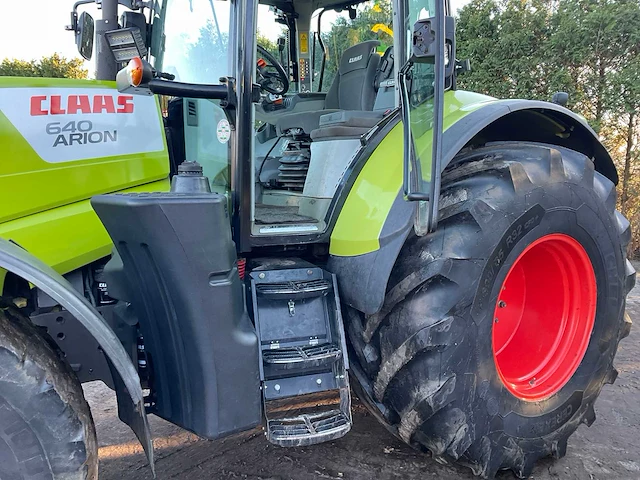 2016 claas 640 arion vierwielaangedreven landbouwtractor - afbeelding 17 van  37