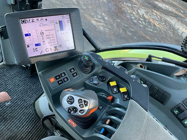 2016 claas 640 arion vierwielaangedreven landbouwtractor - afbeelding 19 van  37