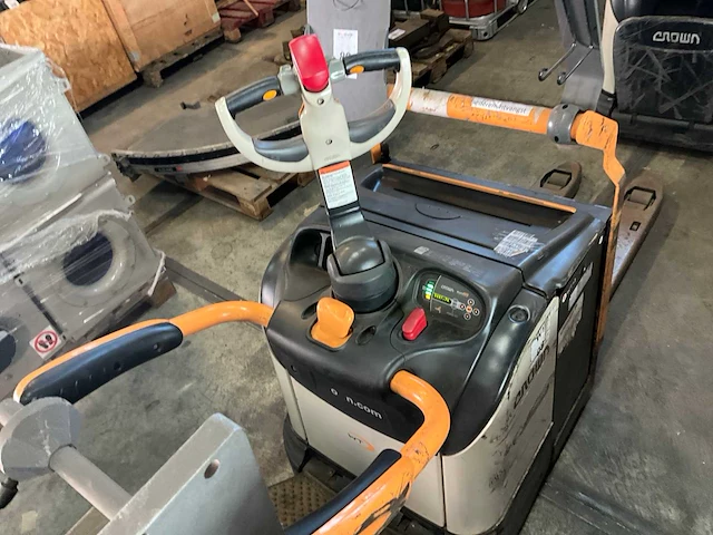 2016 crown wt 3040 stapelaar - afbeelding 5 van  8