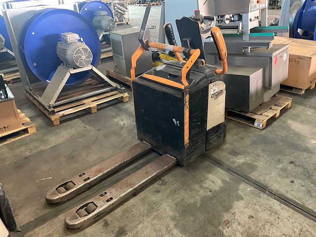 2016 crown wt 3040 stapelaar - afbeelding 1 van  9