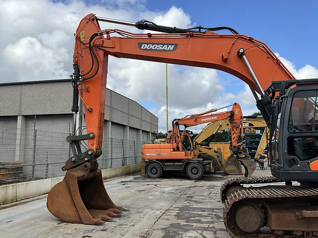 2016 doosan dx300lc rupsgraafmachine - afbeelding 45 van  48