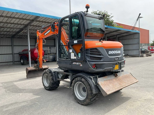 2016 doosan dx57w mobiele kraan - afbeelding 52 van  55