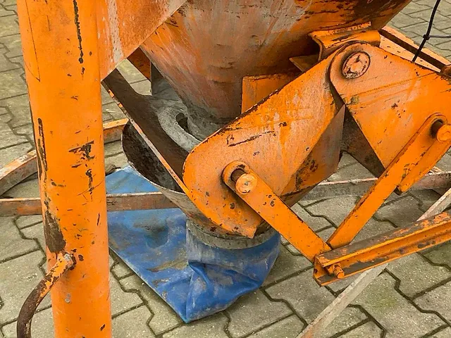 2016 eichinger 1016h.12 betonkubel - afbeelding 9 van  10