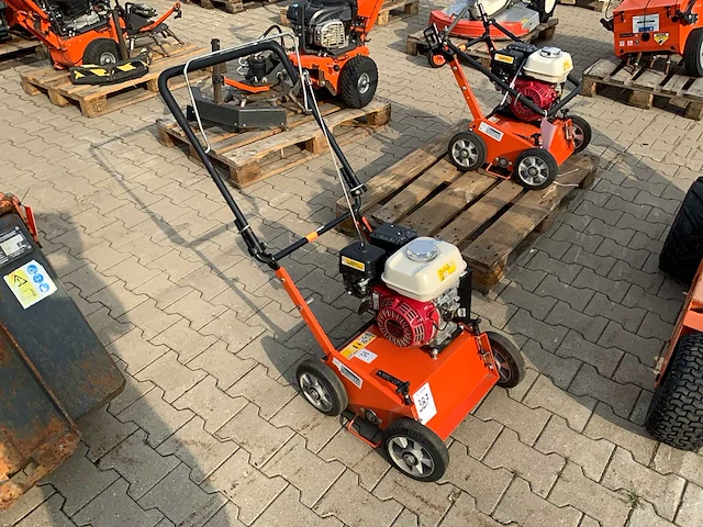 2016 eliet e401 vm verticuteermachine - afbeelding 1 van  7