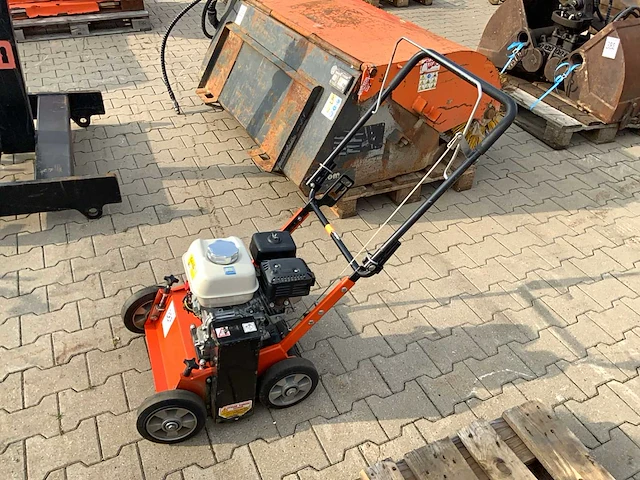 2016 eliet e401 vm verticuteermachine - afbeelding 2 van  7